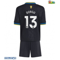 Manchester United Patrick Dorgu #13 Tredjedraktsett Barn 2025-26 Kortermet (+ Korte bukser)